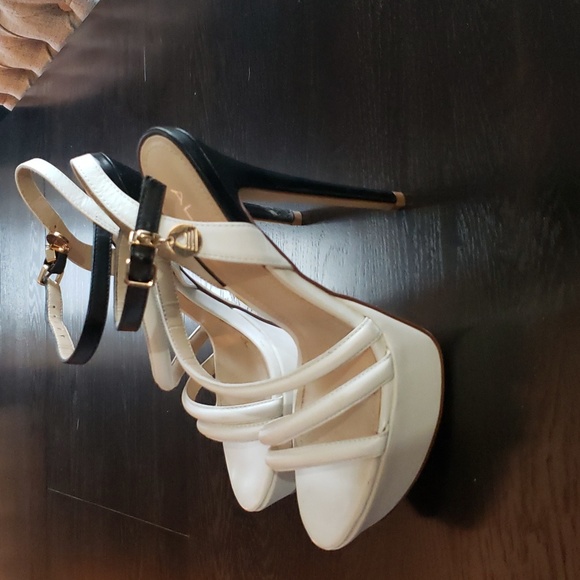 Aldo Nomble Size 8 Black & White Heel - Picture 3 of 5